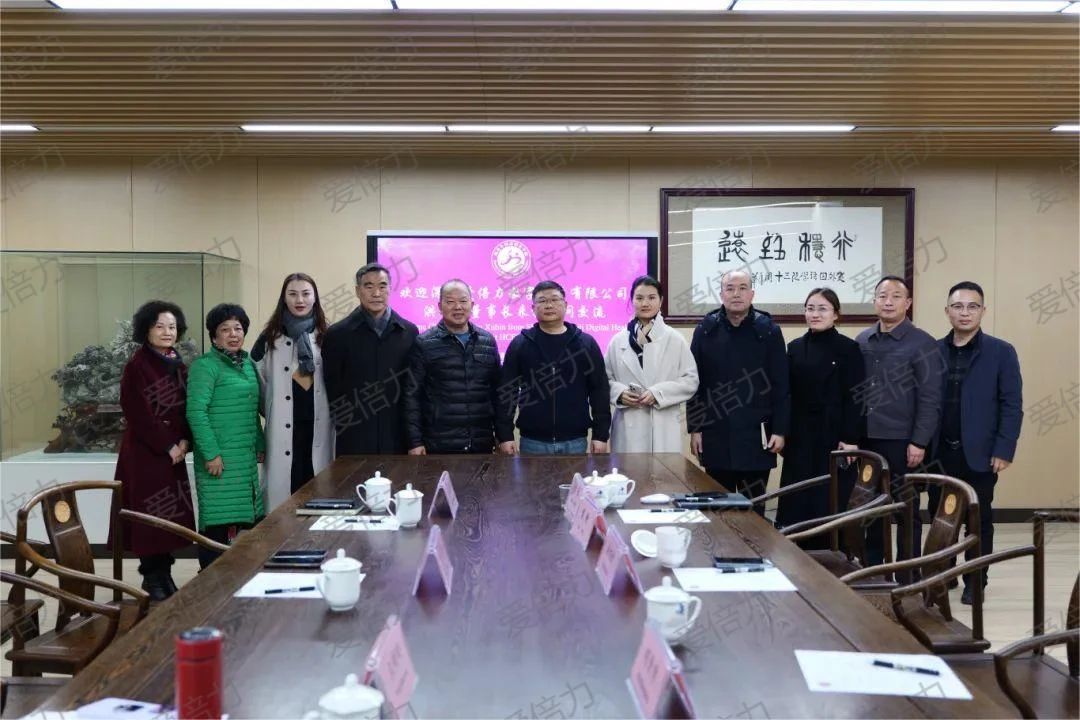 大合照户内.jpg